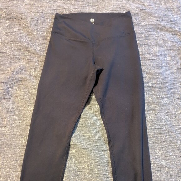 H&M Black Legging with V Front - Picture 2 of 2